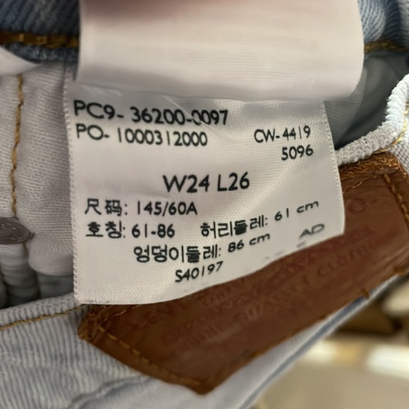 Levi’s 501 light wash - Picture 7 of 10